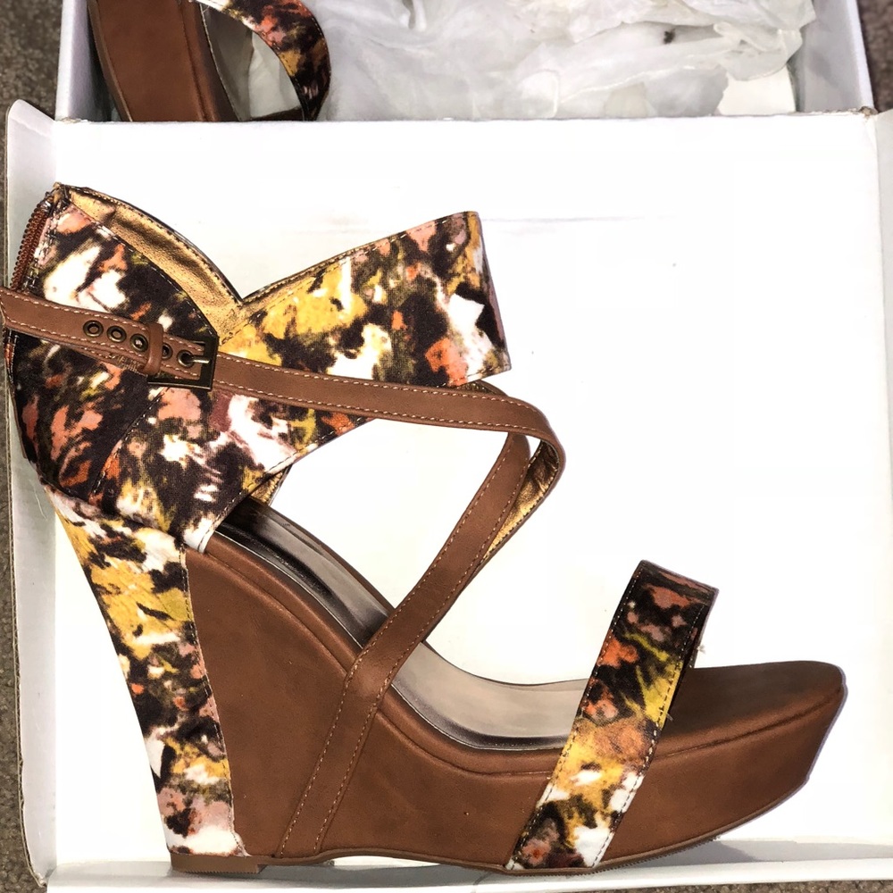 NEW ✨CHIC BROWN WEDGE SANDALS